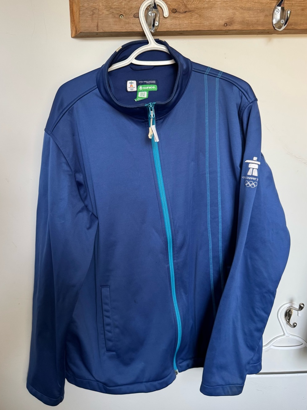 Sunice Vancouver 2010 official licensed Jacket size XL